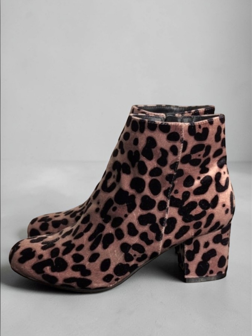 A New Day Leopard Print Booties Side Zipper Edgy Chic Mob Wife Size 6.5 - Picture 2 of 11